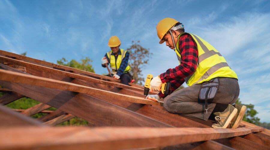 Professional gutter cleaning in University Park, IA